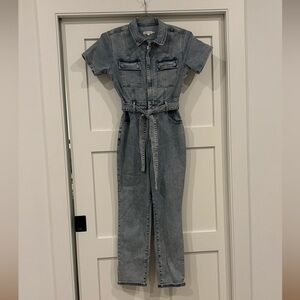 Good American Light Blue Denim Jumpsuit

Excellent condition. Only worn twice.